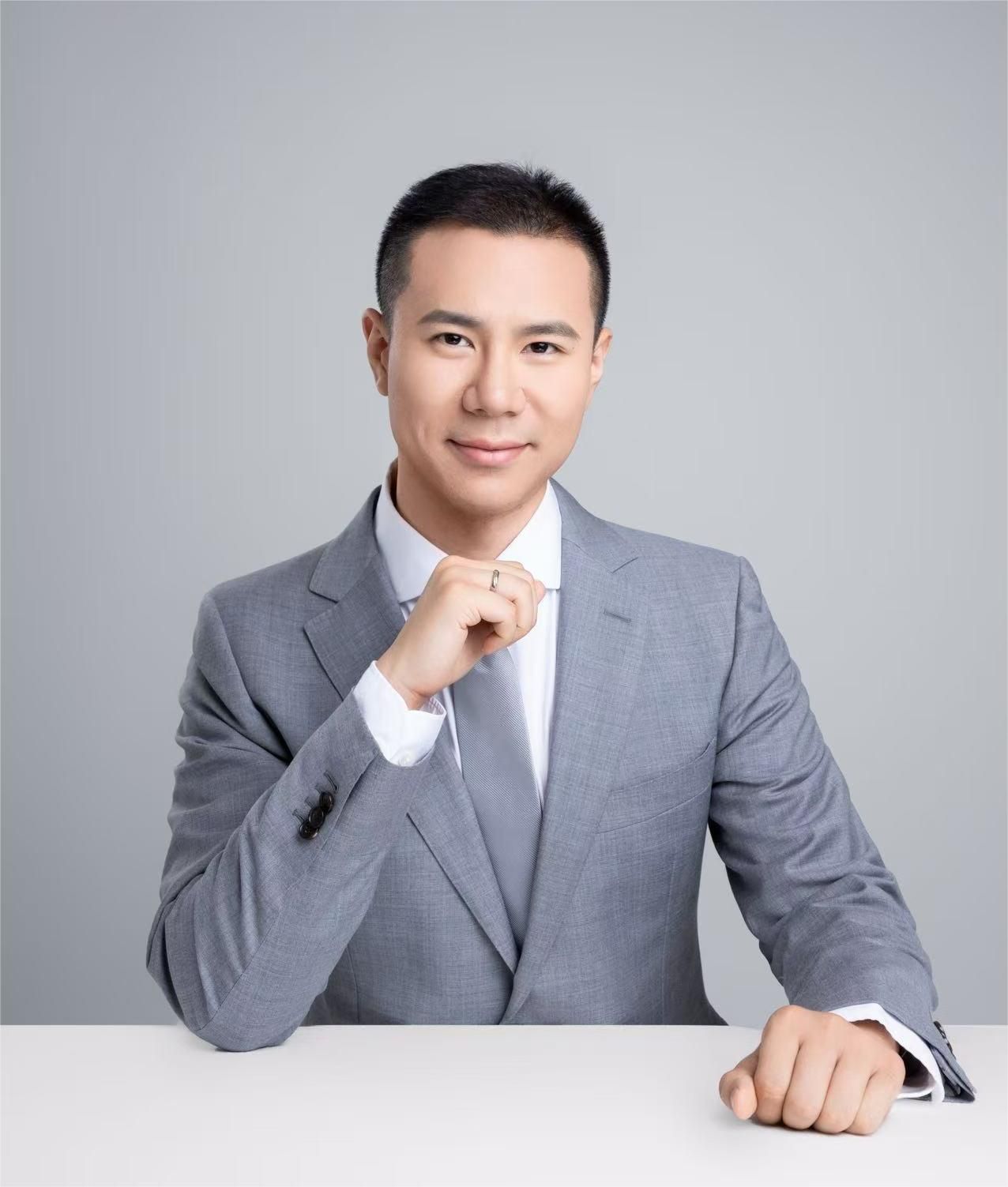 陈昊明.jpg